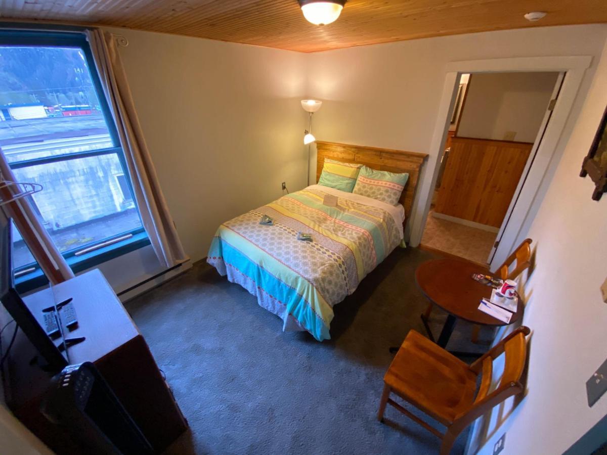 Historic Hotel Bayview Stewart Bagian luar foto